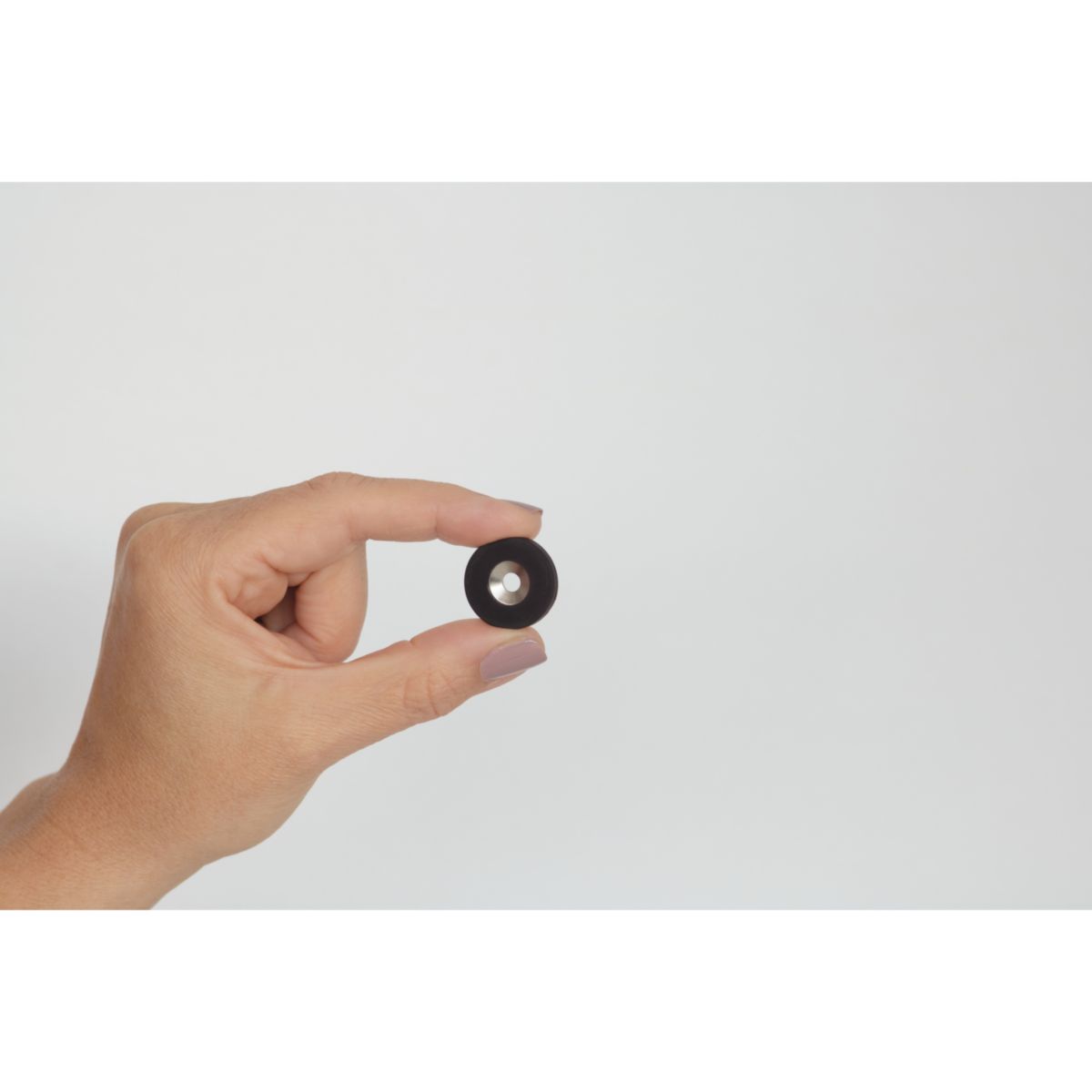 Suki Magnet Neodym mit Senkbohrung Ø 22 x 4 mm, gummiert, schwarz Bild 7