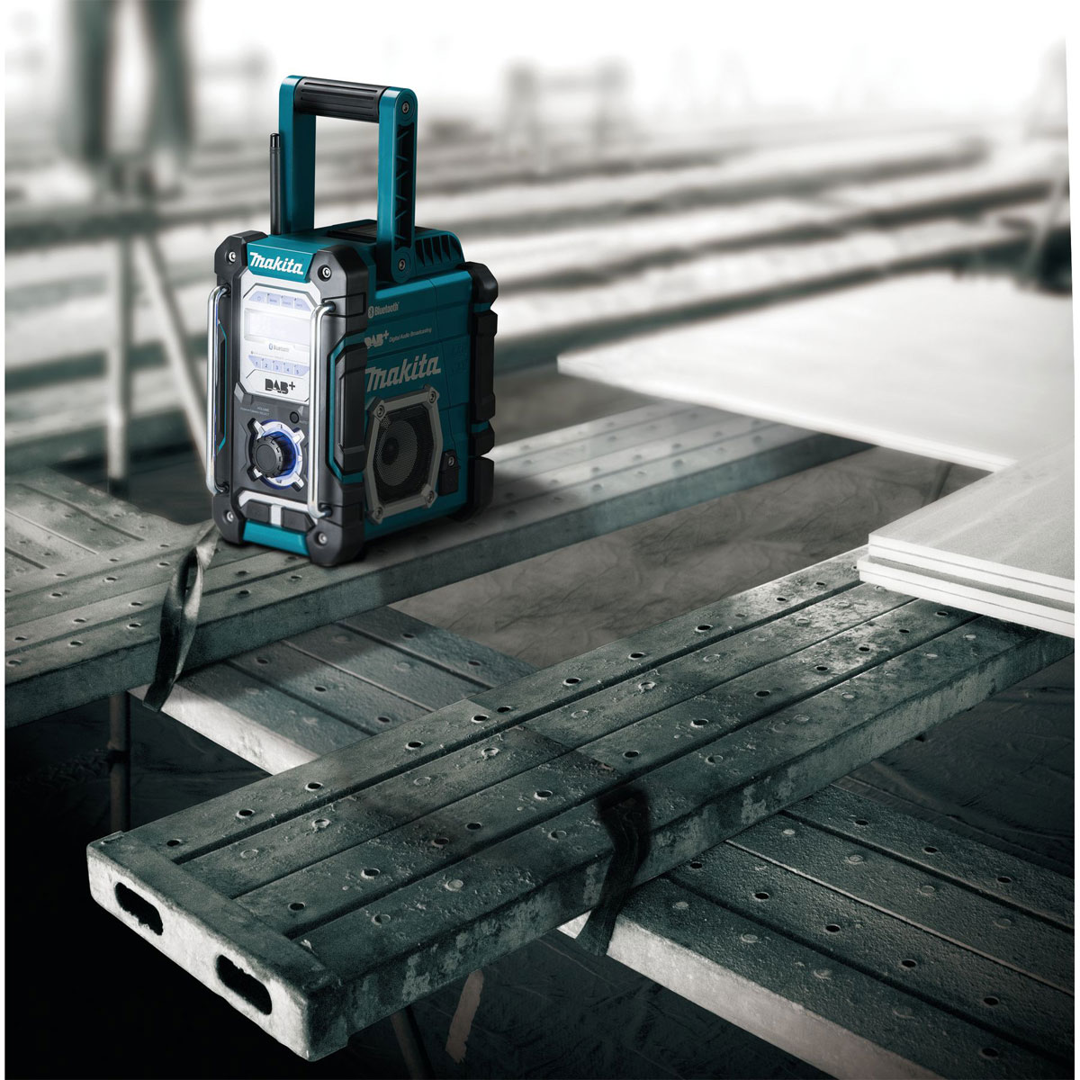 Makita Akku-Baustellenradio DMR112 mit DAB+ und Bluetooth Bild 2