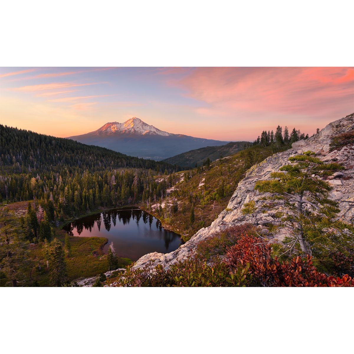 Komar  Vlies Fototapete Between the Light 450x280 cm Bild 2