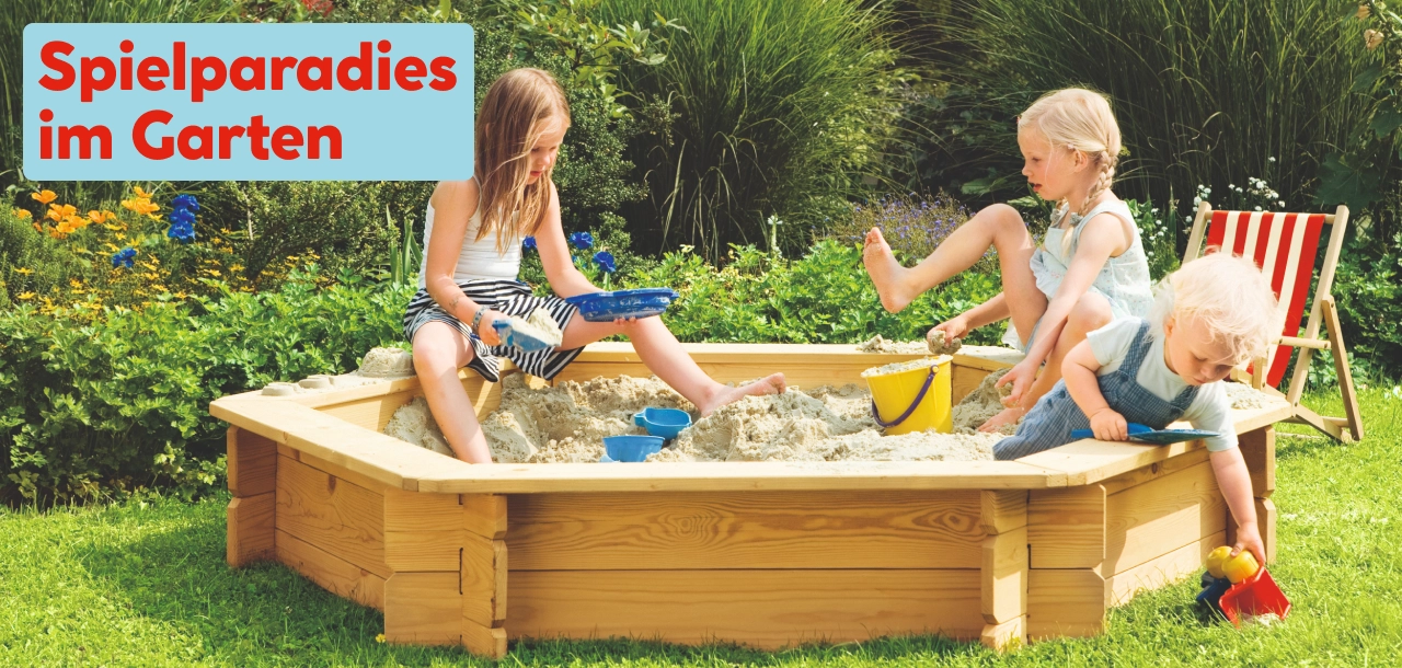Kinder spielen im Sandkasten