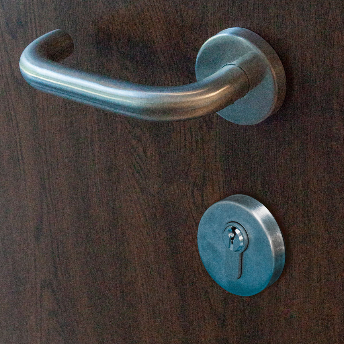 SplenDoor  Sicherheitshaustuer Bergen RC2  92x210 Nussbaum, rechts Bild 12