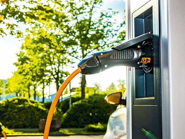 HELLWEG- E-Tankstelle