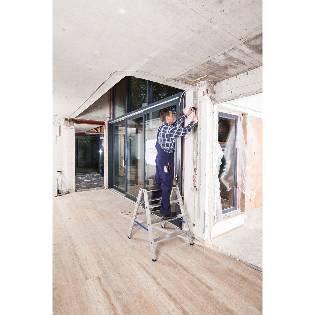 Krause STABILO STUFEN-DOPPELLEITER MIT HOLZAUFLAGE 2 x 4 STUFEN Bild 8