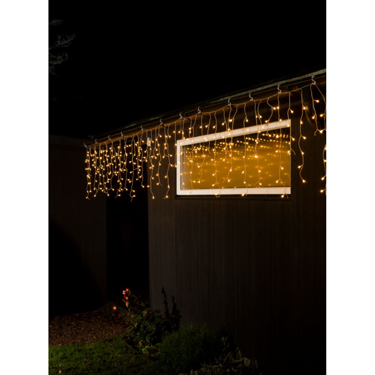 Konstsmide LED Eisregen Lichtervorhang mit weißen Globes Bild 4