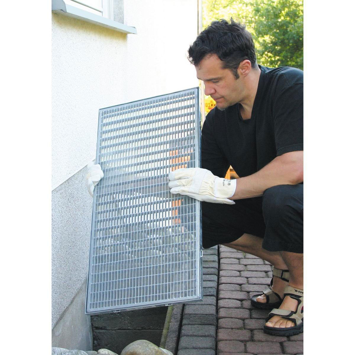 Schellenberg Lichtschacht-Gitter Sauberer Lichtschacht Edelstahl 50 x 125 cm