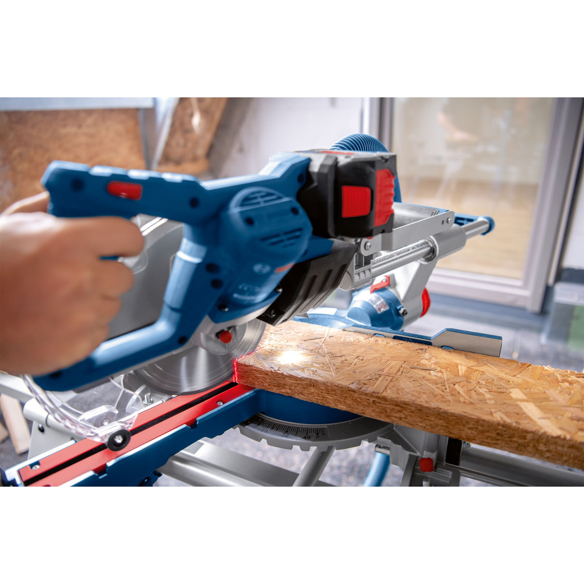 Bosch Professional Akku Kapp- und Gehrungssäge Biturbo GCM 18V-216 D Bild 7