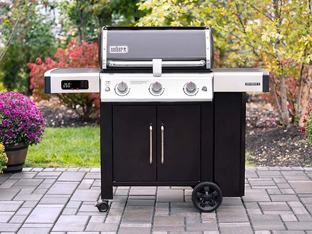 Sear-Zone-Gasgrill auf der terrasse