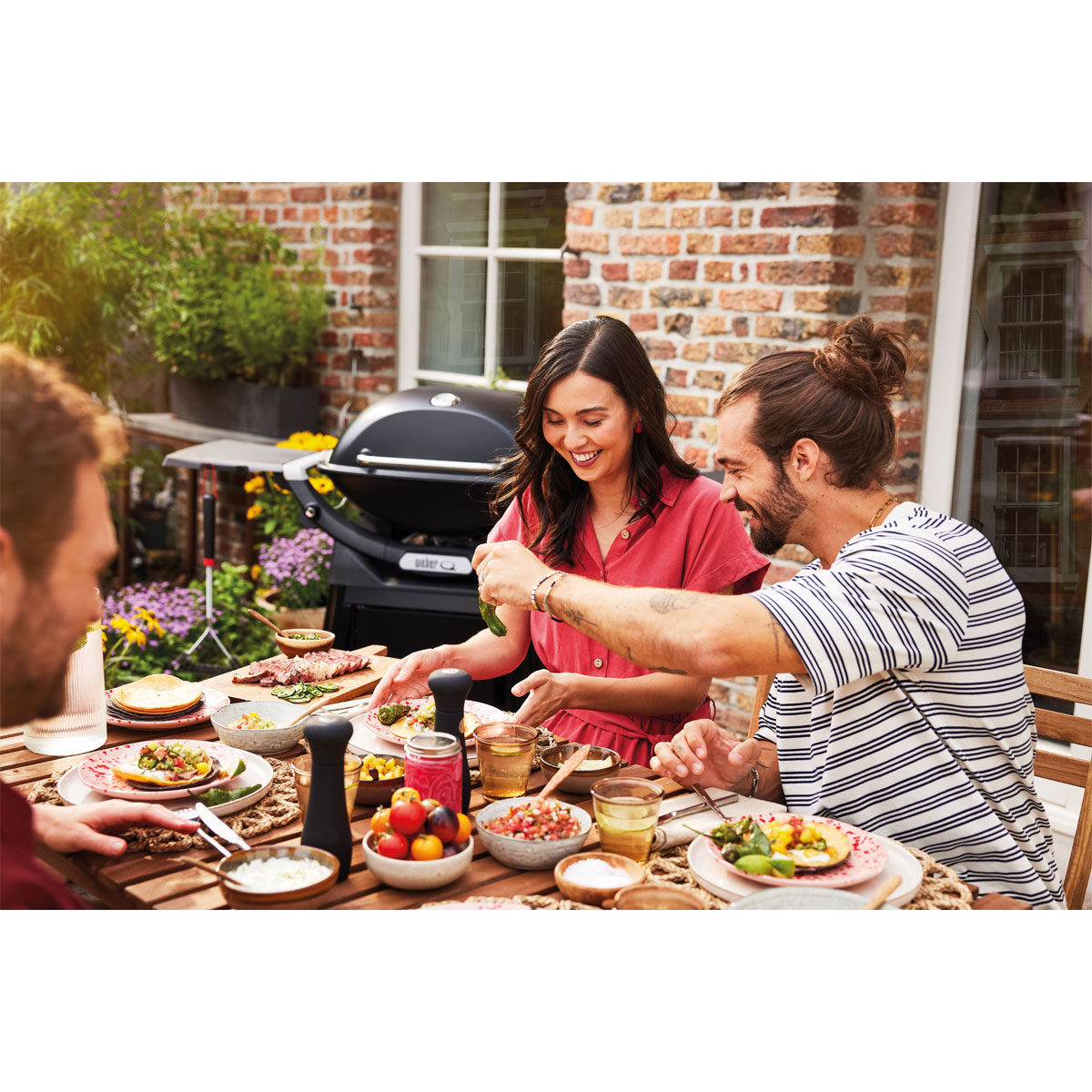 Weber  Gasgrill mit Rollwagen Q3200N+ Bild 9