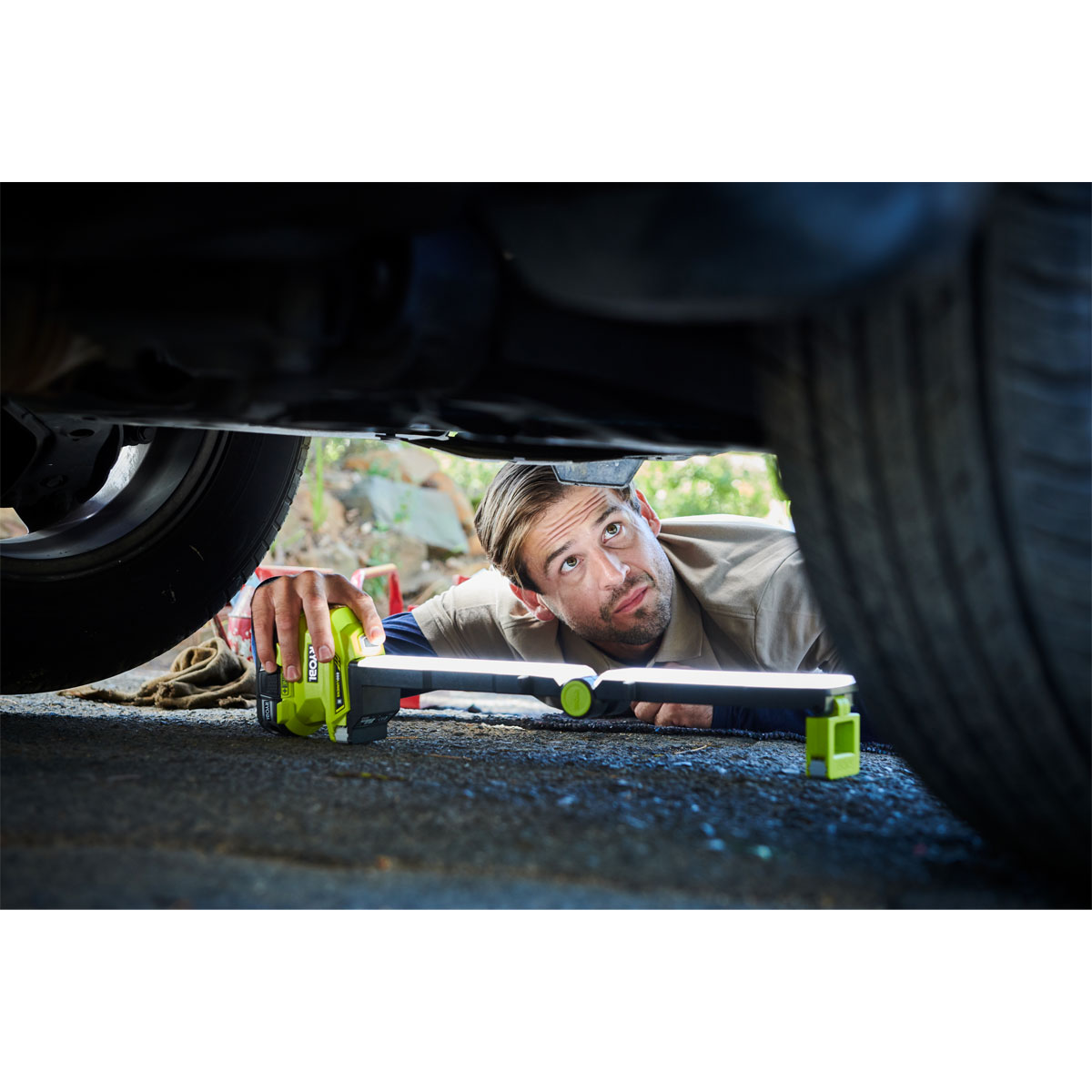 Ryobi  Akku-Leuchte R18ALF-0 ohne Akku und Ladegerät Bild 3