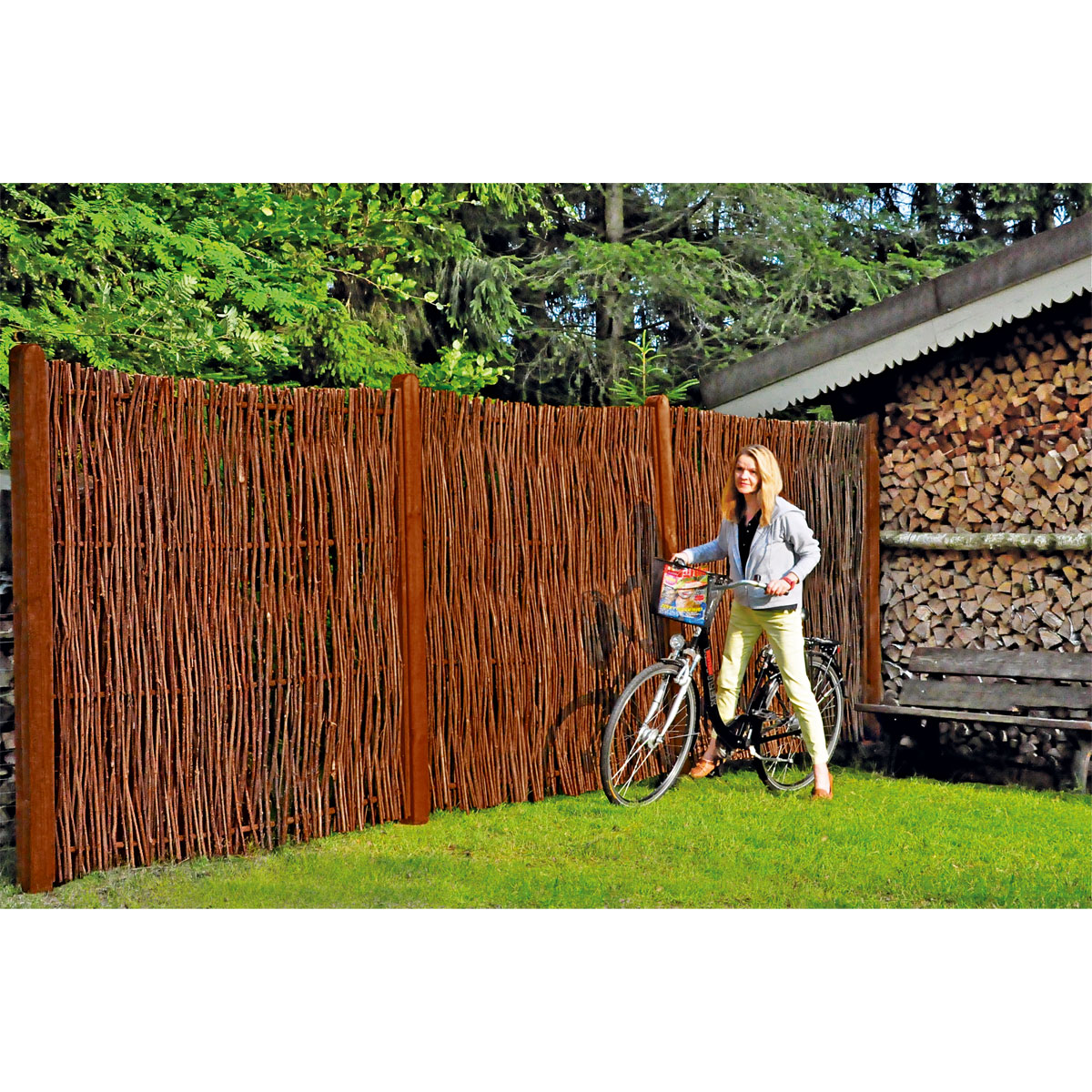 Haselnusszaun PEPE 180 x 180 cm Rahmen 120 x 100 cm Bild 2