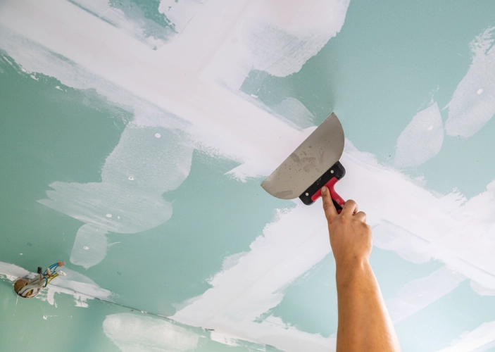 Decke wird bestrichen