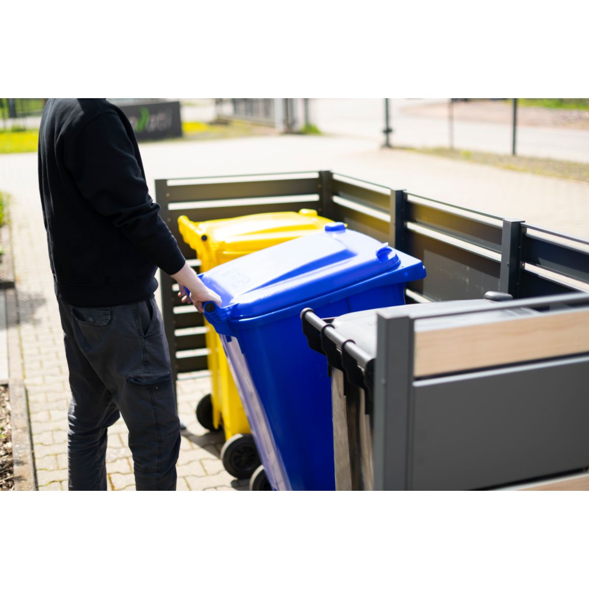 Westmann Mülltonnenverkleidung Planum 3x 240 L 1er Box 90x250x120 cm Bild 3