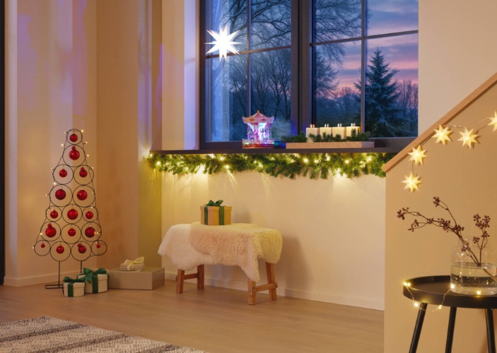 Weihnachtliche Szene in einem Haus, verschiedene weihnachtliche Details