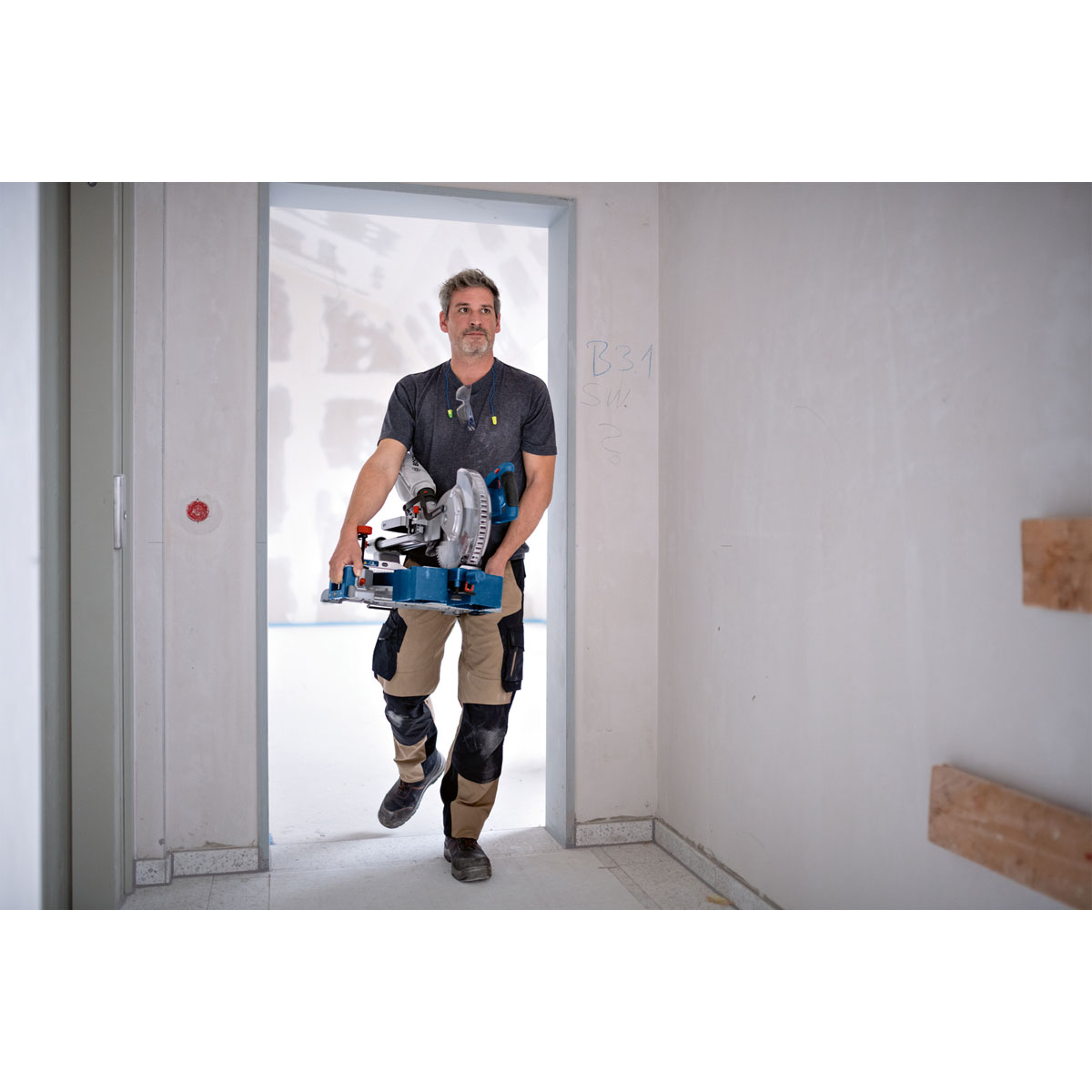 Bosch Professional Akku Kapp- und Gehrungssäge Biturbo GCM 18V-216 D Bild 8