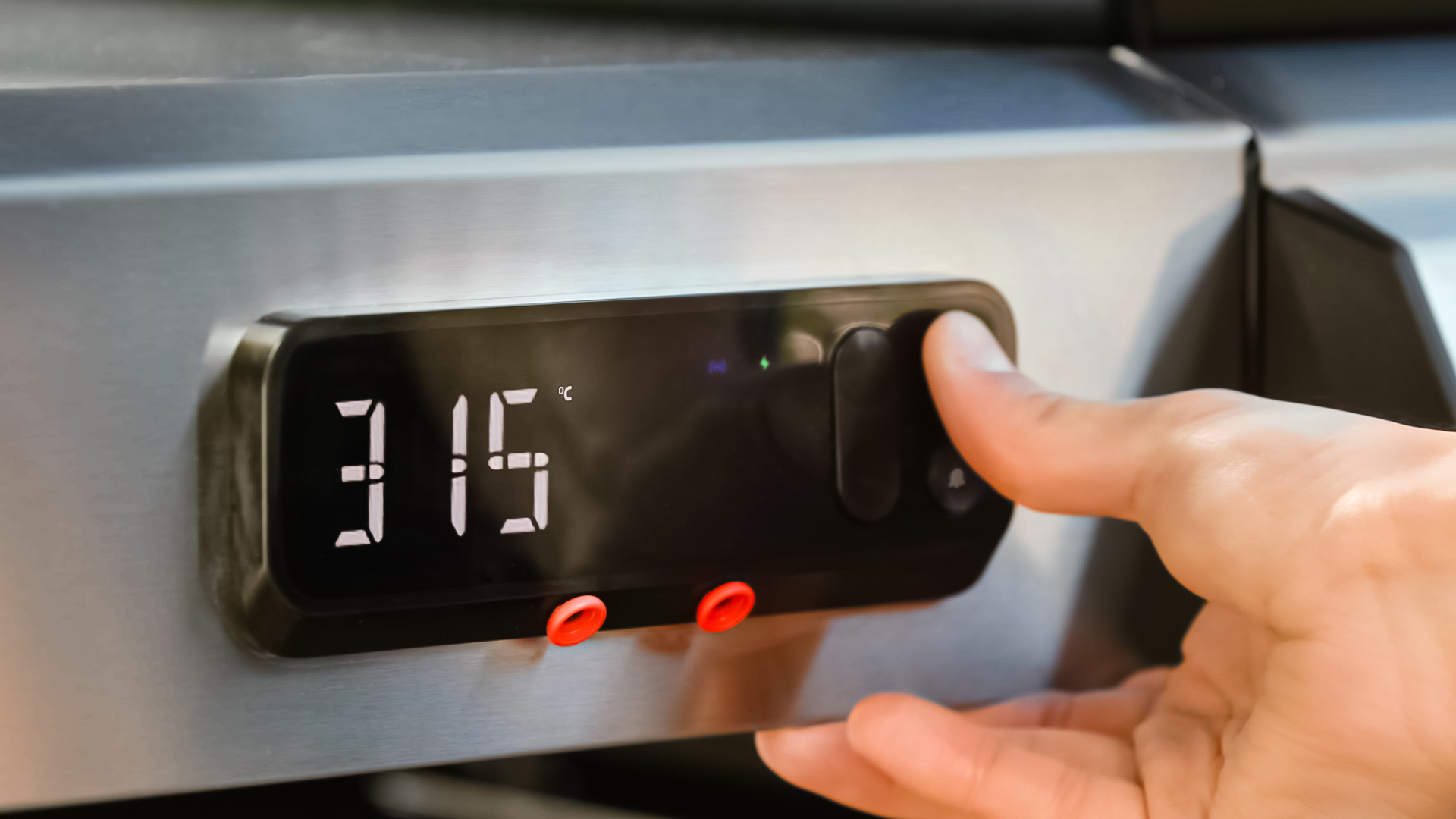 Temperaturanzeige eines Weber Markengrills.