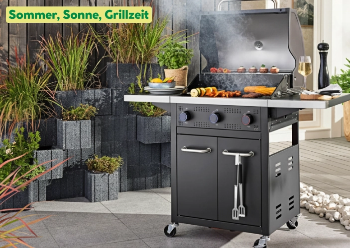 Großer Grill im Garten