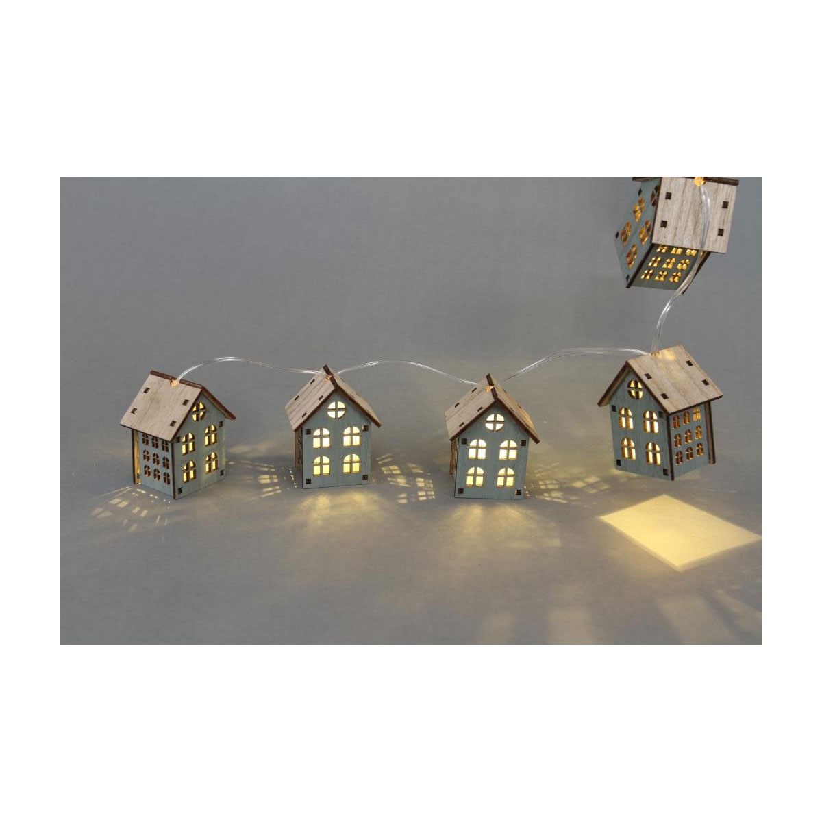 LED Kette Häuser 75cm grün Holz 8LED für 2AA