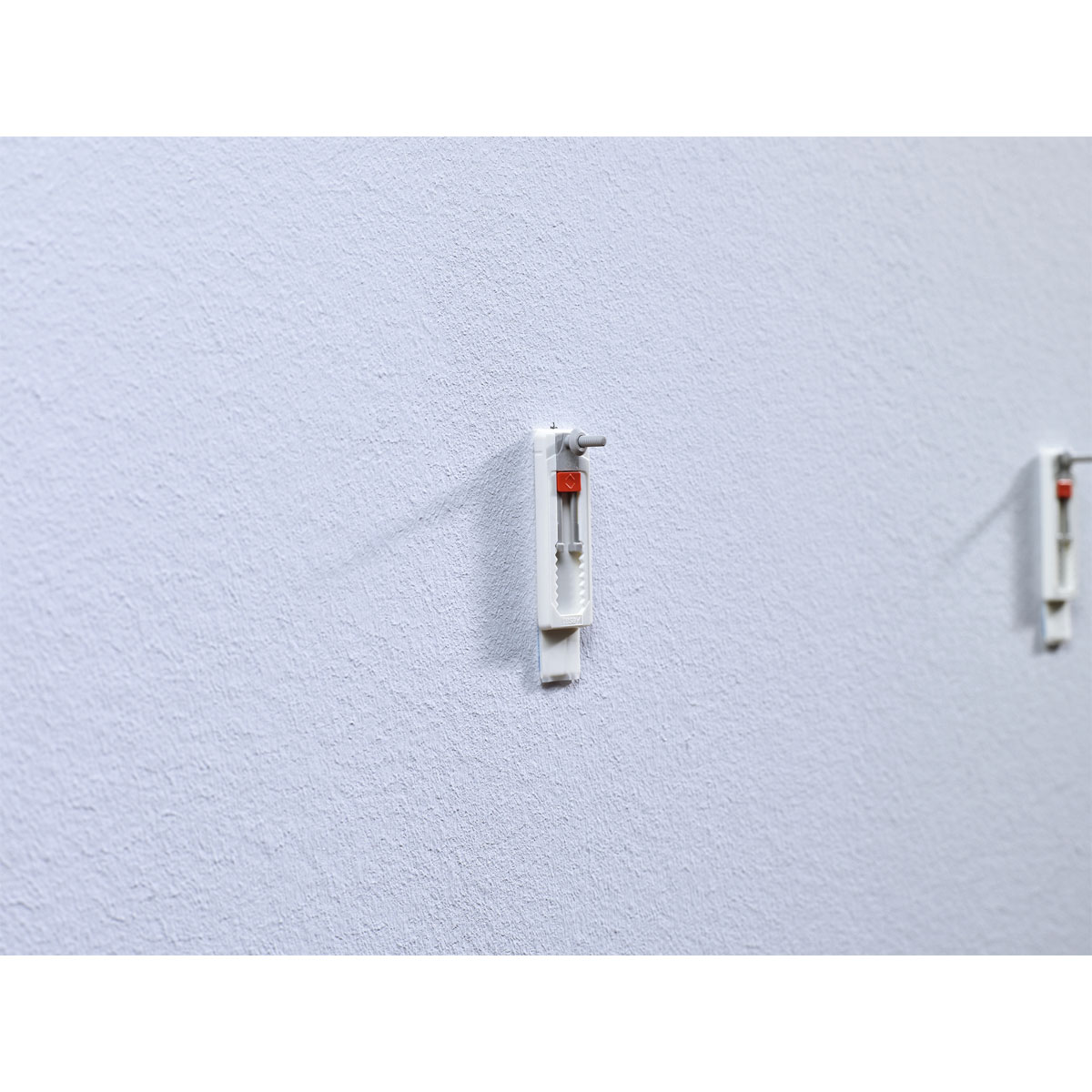 Tesa Klebeschraube für Tapete und Putz verstellbar 2 Stück Traglast 2 x 1 kg Bild 2