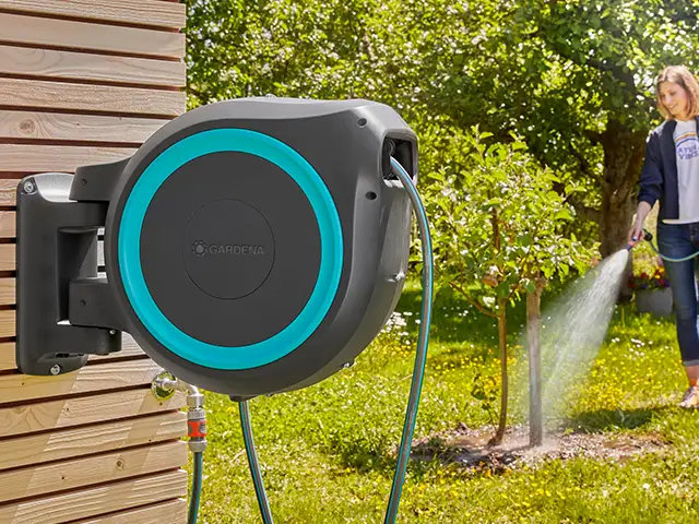 Gardena Wasserschlauchtrommel an der Wand