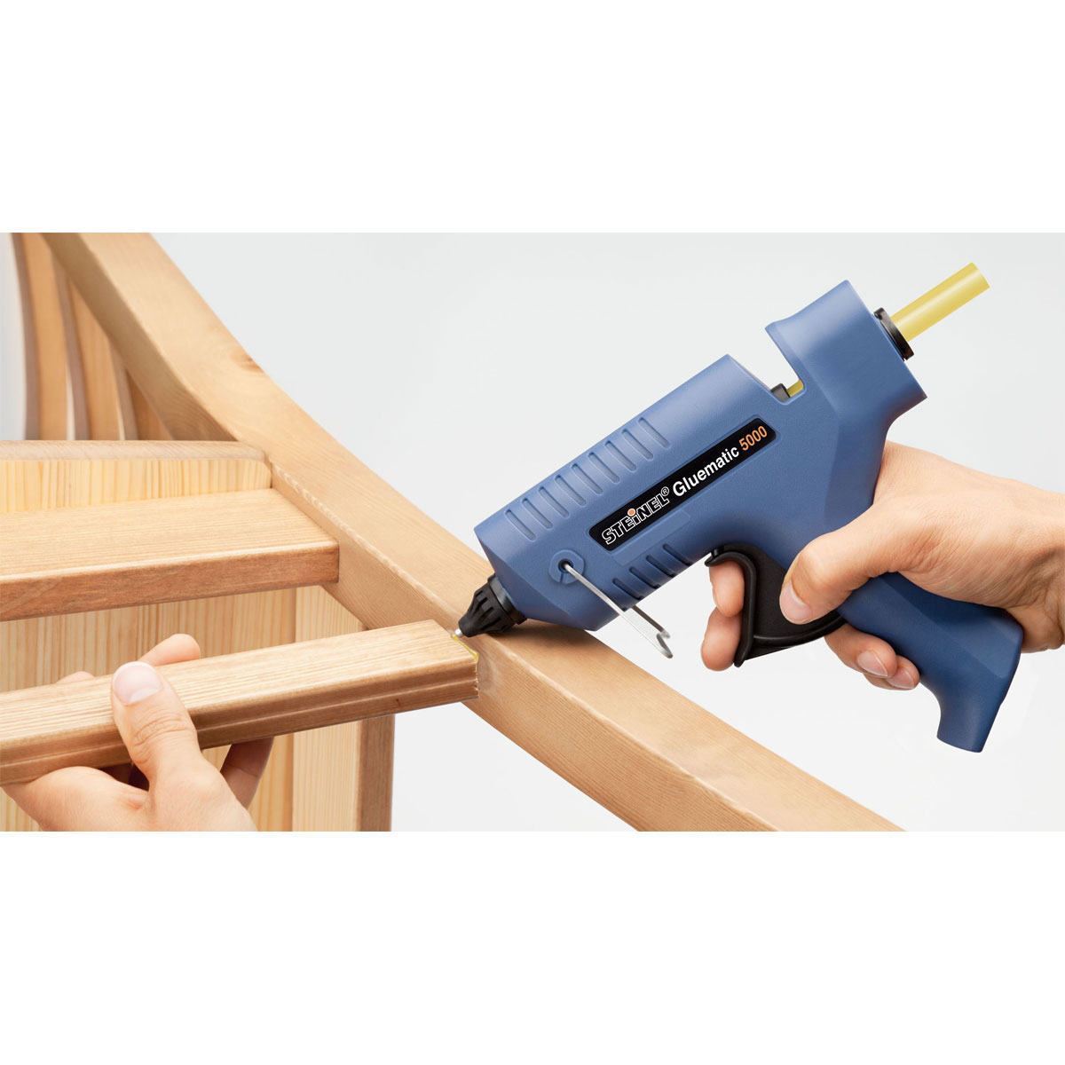 Steinel Heißklebepistole Gluematic 5000 inkl Ladestation Langdüse und 5 Klebesticks Bild 2
