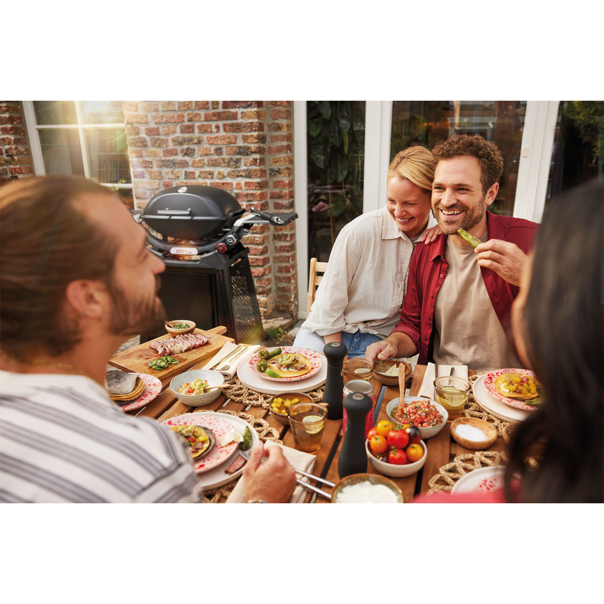 Weber  Gasgrill mit Rollwagen Q2800N+ Bild 5