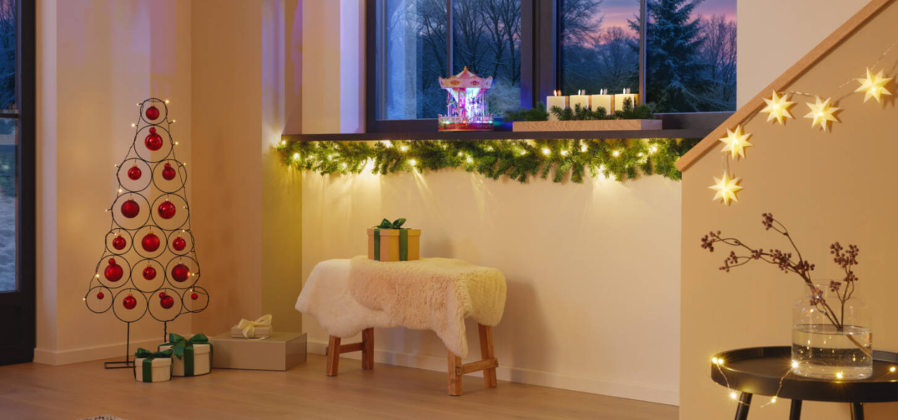 Weihnachtliche Szene in einem Haus, verschiedene weihnachtliche Details