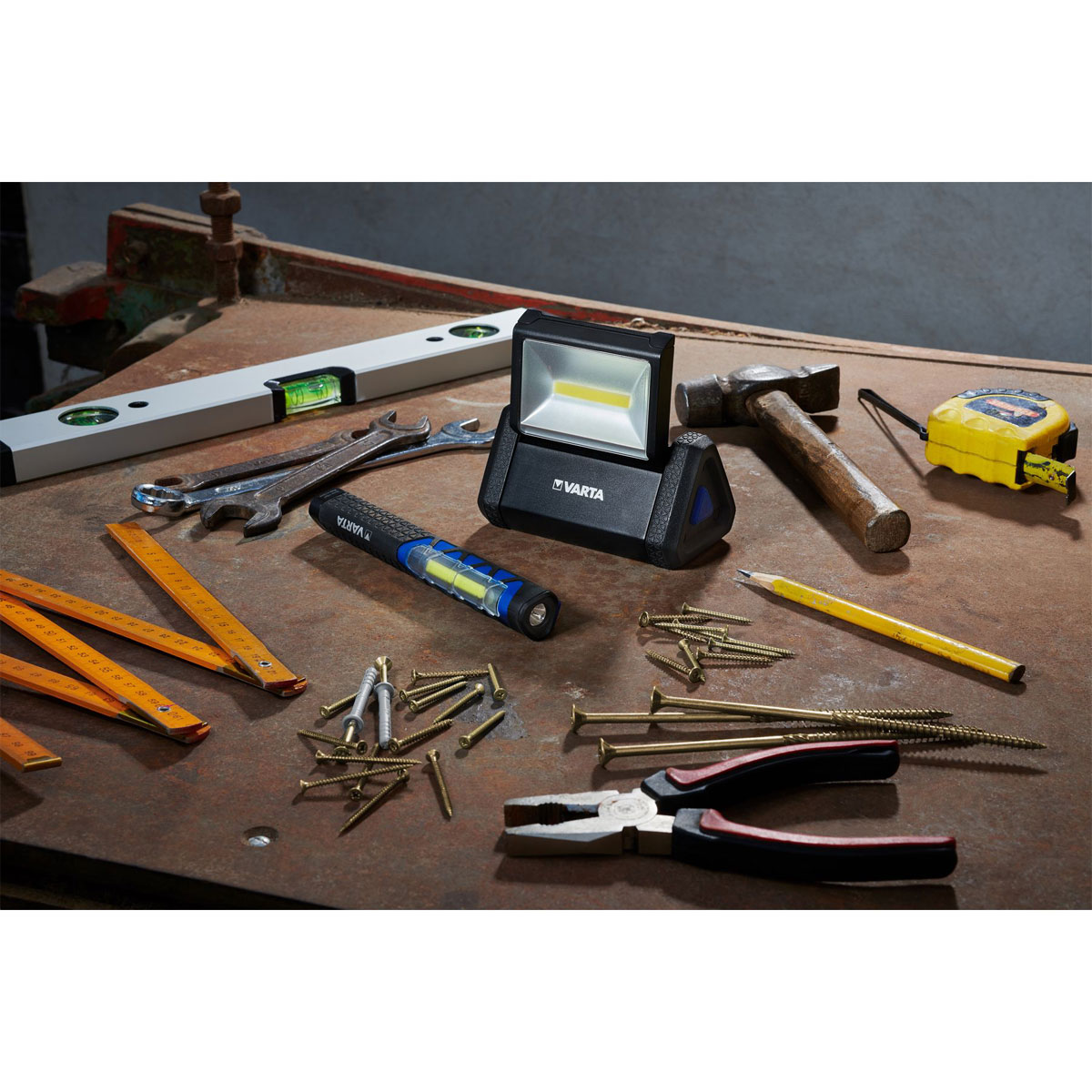 Varta LED-Taschenlampe Work Flex Area Light mit Batterien schwarz Bild 4