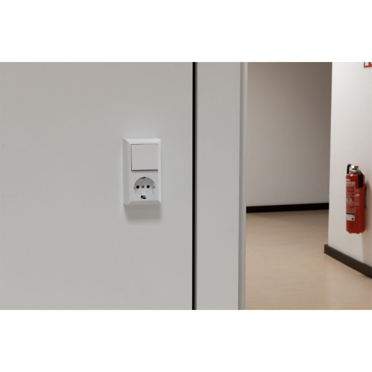 REV Ritter AP-Schalterprogramm PlanoLuxe weiß Kombi Aus-/Wechselschalter Bild 3