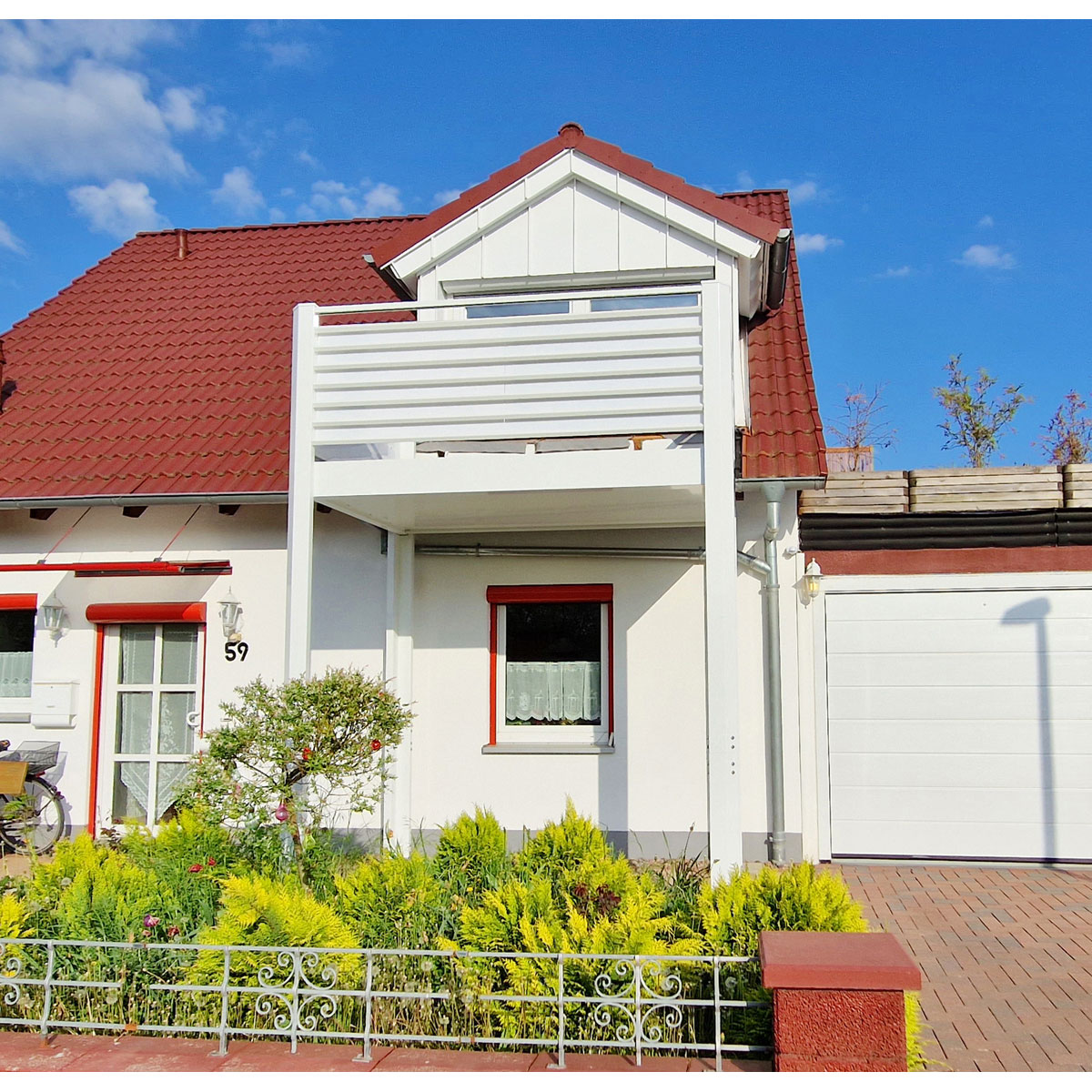 Designbalkon Small mit Lamellengeländer 288 x 200 x 290 cm Bild 2