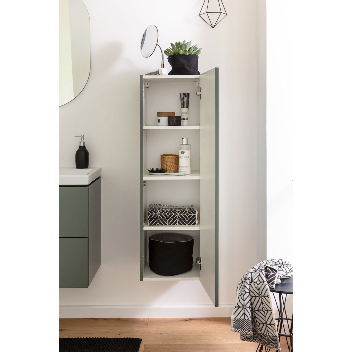 BADMOBIL Midischrank CRAFT 30 x 110 x 33 cm Tür mit Push-To-Open grün-matt Bild 2