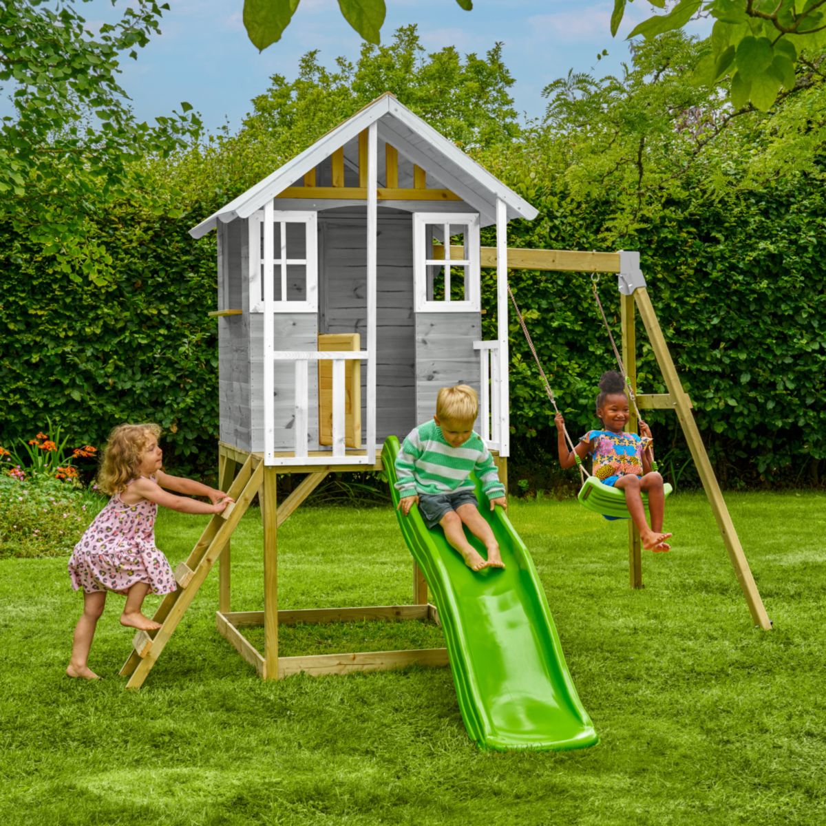 Zwerkules Spielhaus Valli 2 inkl. Rutsche & Schaukel 352x280x244 cm Bild 2