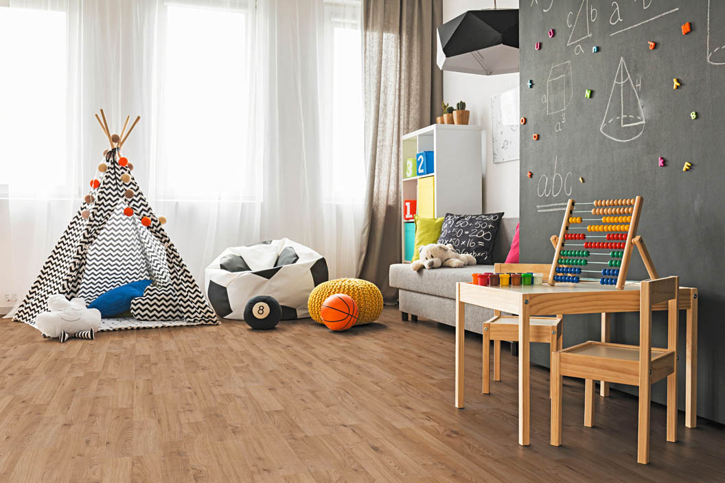 Ein Kinderzimmer mit Spielzeug