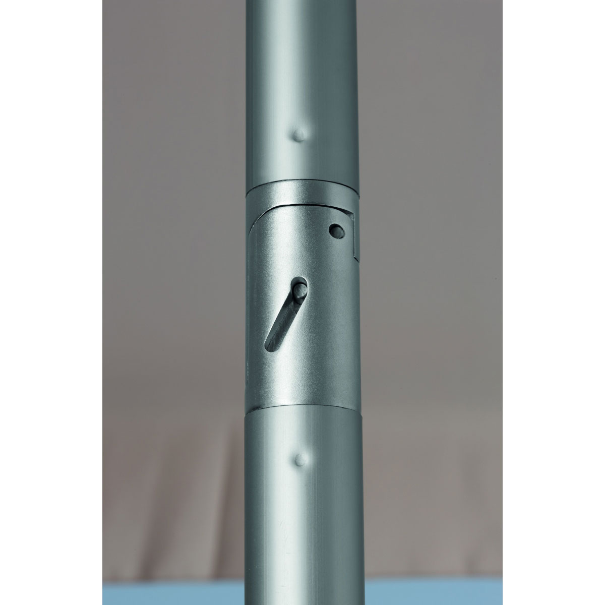 Schneider Parasol Harlem, rood, 270 cm rond, 640-77, frame staal, bespanning polyester, 5 kg Schneider Parasol Harlem, rood, 270 cm rond, 640-77, frame staal, bespanning polyester, 5 kg