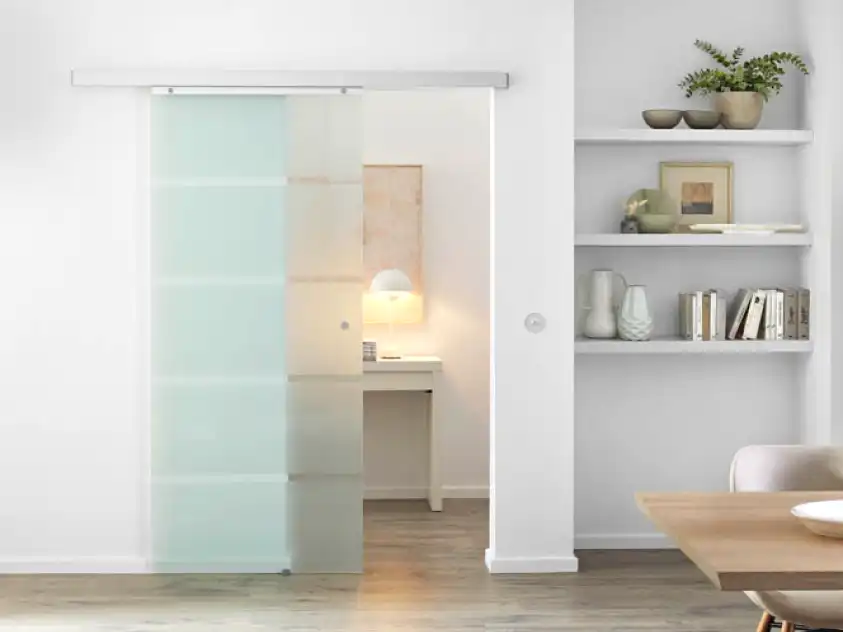 Weiße durchsichtige Balkontür