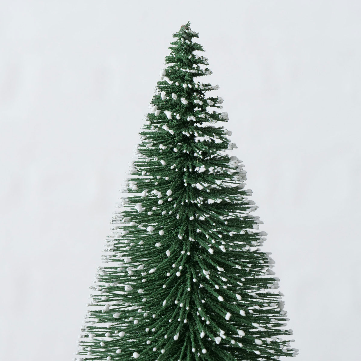 Dekoaufsteller Tarvo Baum 22 x 9 x 22 cm grün Holz Kunststoff Bild 7