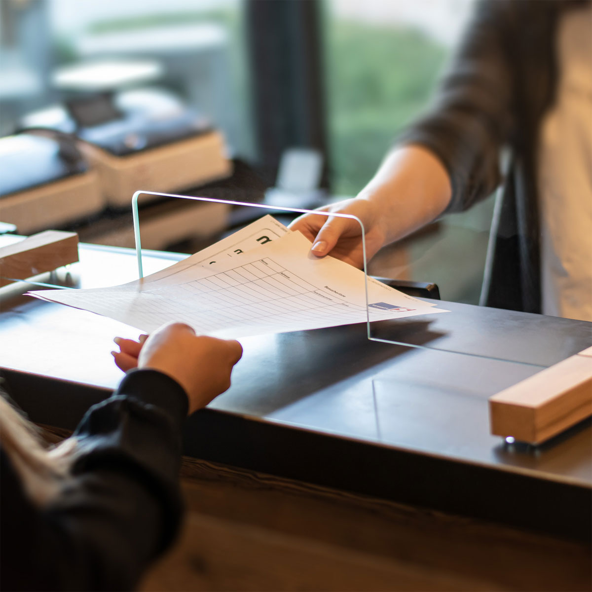 Schulte Hygieneschutz mit Durchreiche 75 x 47,5 cm Bild 7