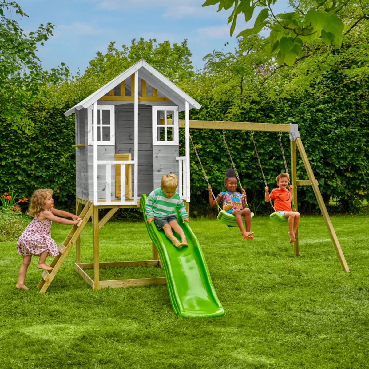 Zwerkules Spielhaus Valli 3 inkl. Rutsche & Doppelschaukel 352x370x277 cm