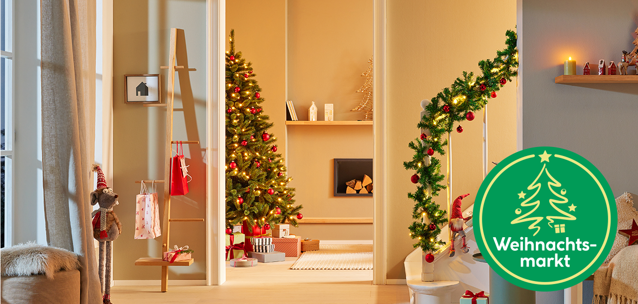 Einige Weihnachtsartikel im Wohnzimmer eingerichtet 