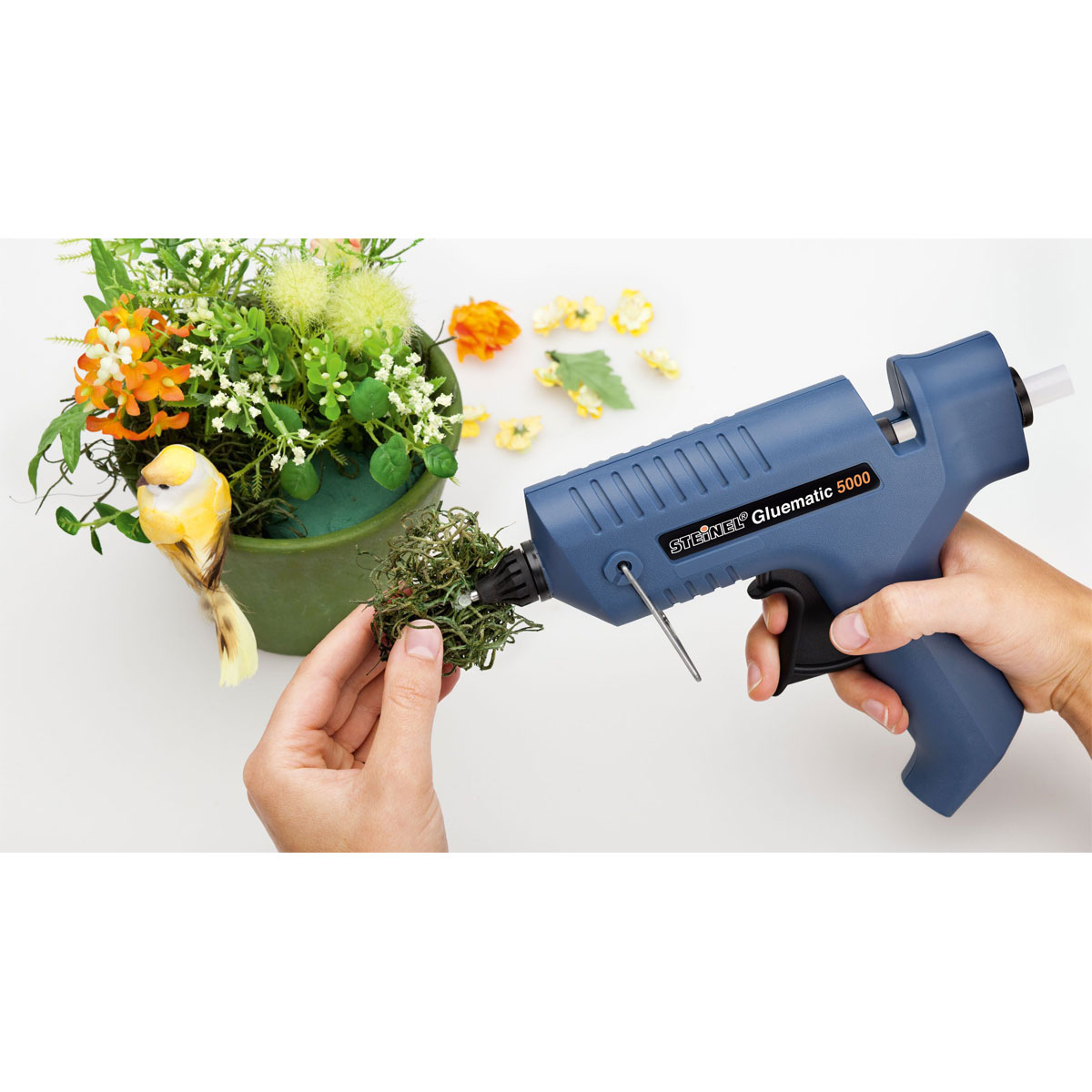 Steinel Heißklebepistole Gluematic 5000 inkl Ladestation Langdüse und 5 Klebesticks Bild 3