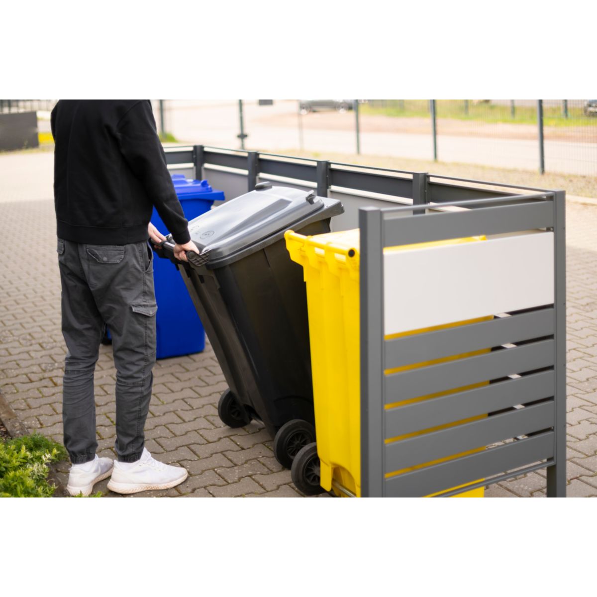 Westmann Mülltonnenverkleidung Planum 4x 240 L 1er Box 90x330x120 cm Bild 4