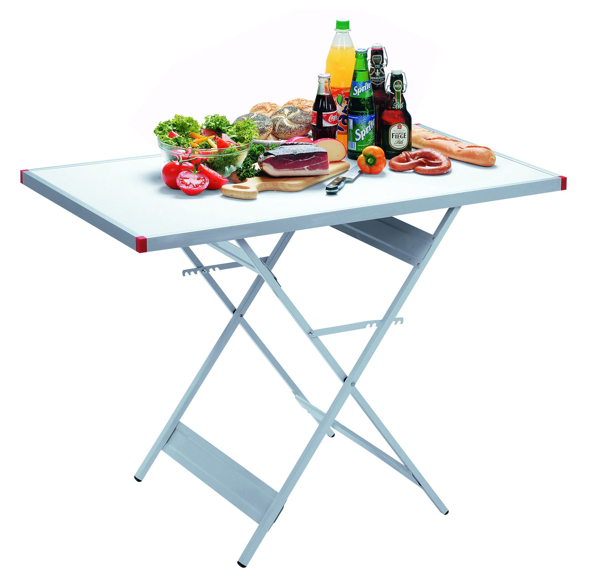 Einen weißen Tapeziertisch mit essen und trinken darauf