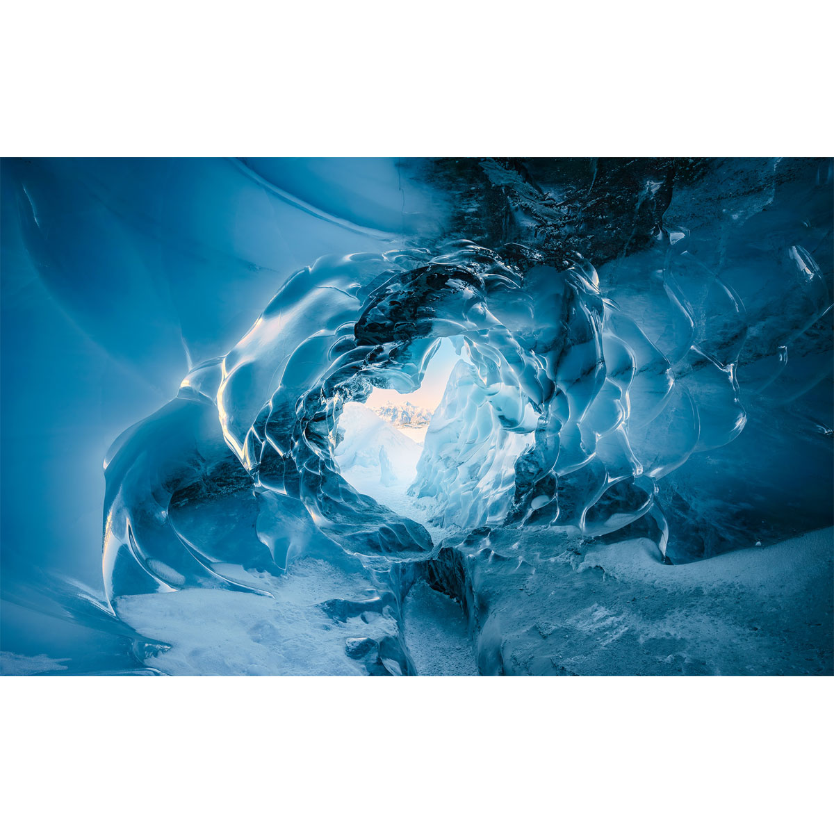 Komar  Vlies Fototapete The Eye of the Glacier 450x280 cm Bild 2