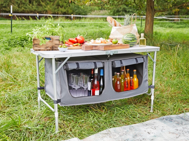 Campingtisch mit Aufbewahrungsmöglichkeit