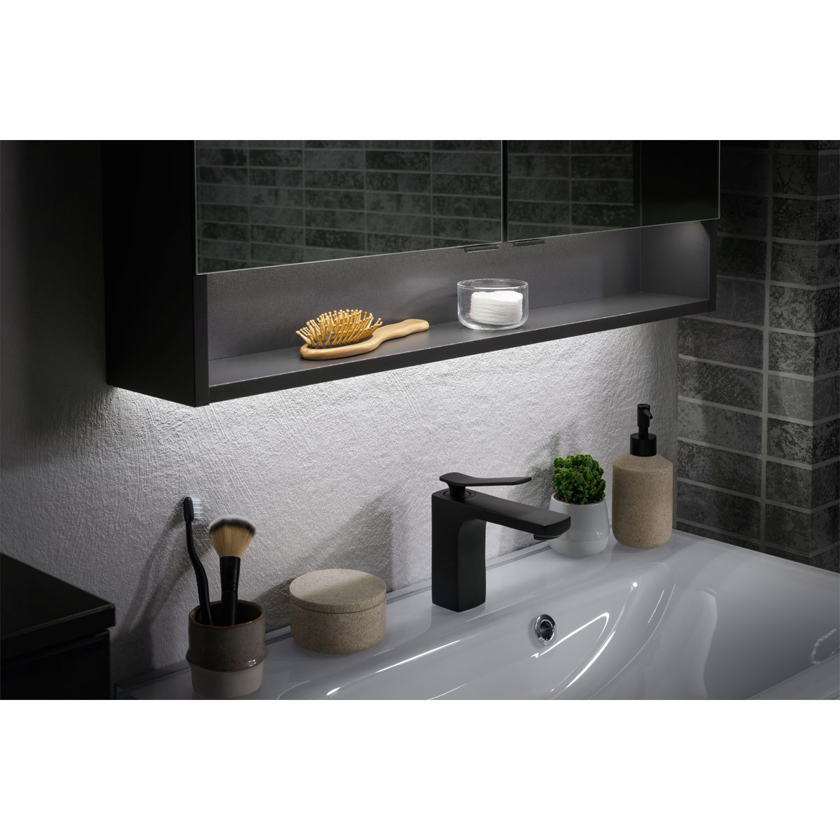 Fackelmann  LED-Ambilight für Spiegelschrank LUNA 748 x 15 x 15 mm Bild 3