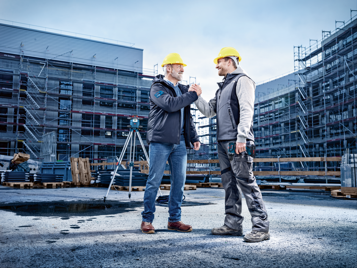 Bosch Baustellenpartner mit zwei Männern auf Baustelle