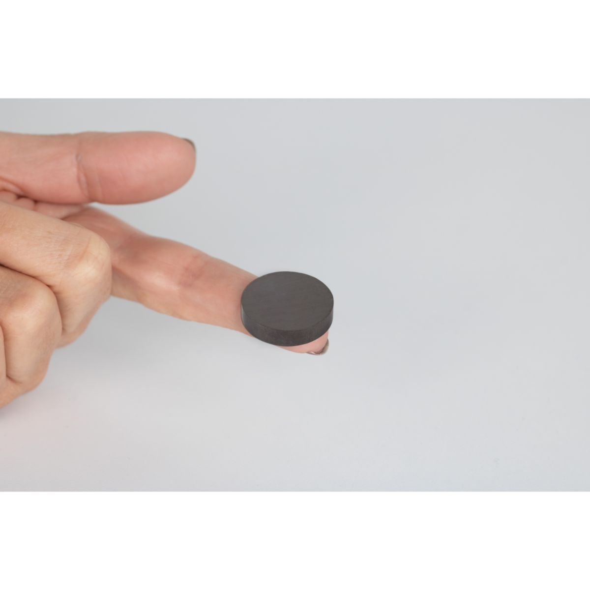 Suki Magnetscheibe Ferrit Ø 24,5 x 5 mm, schwarz Bild 6