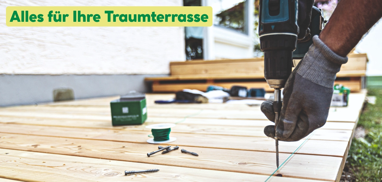 Holzterrassenbau mit Werkzeug