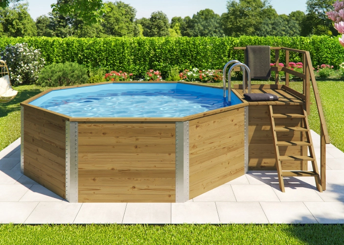 Holzpool im Garten