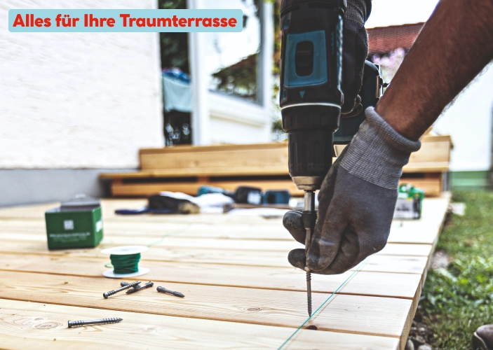 Holzterrassenbau mit Werkzeug