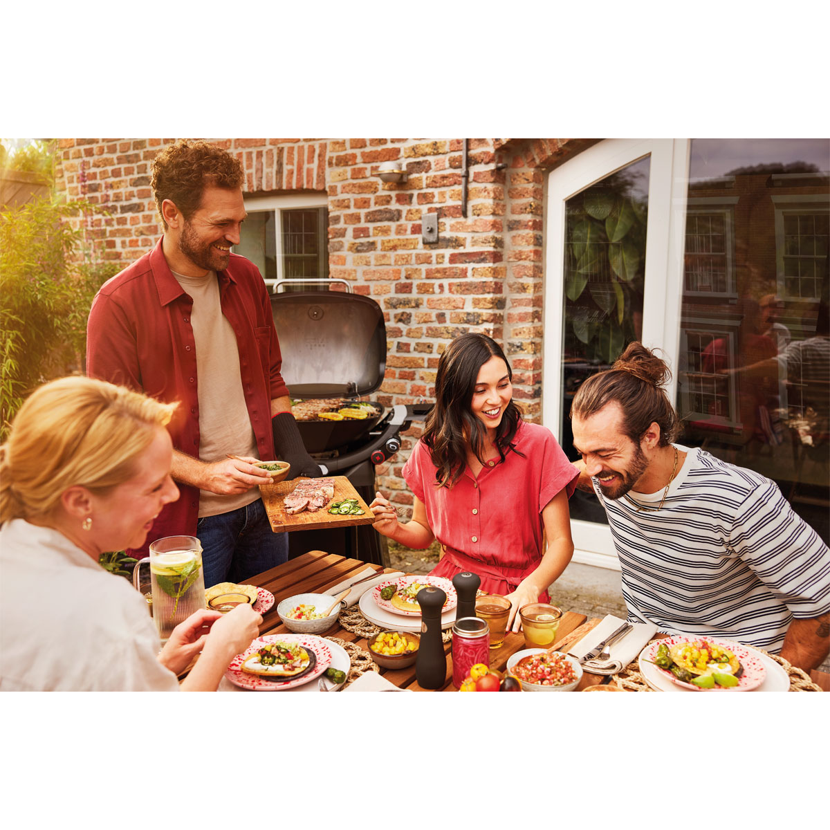 Weber  Gasgrill mit Rollwagen Q3200N+ Bild 8